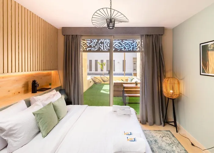 Elegant & Edgy 2 Bedroom W & Pool Mangroovy Appartement