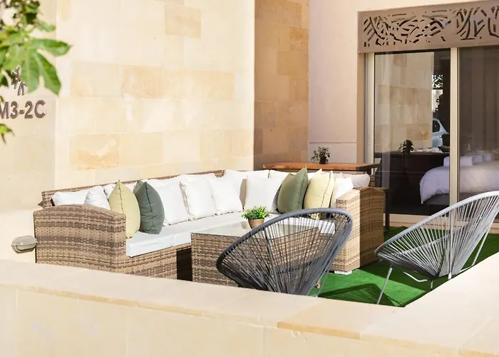 Elegant & Edgy 2 Bedroom W & Pool Mangroovy Appartement
