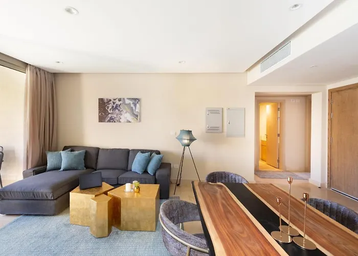 Elegant & Edgy 2 Bedroom W & Pool Mangroovy *