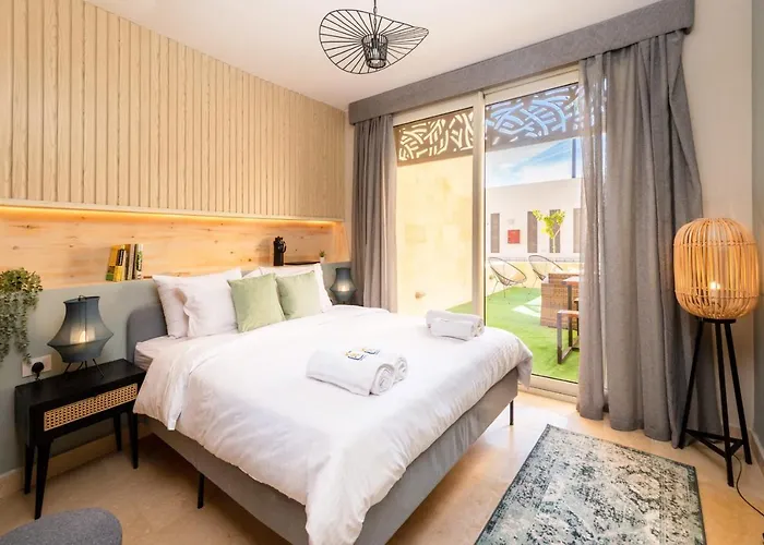 Elegant & Edgy 2 Bedroom W & Pool Mangroovy Appartement *