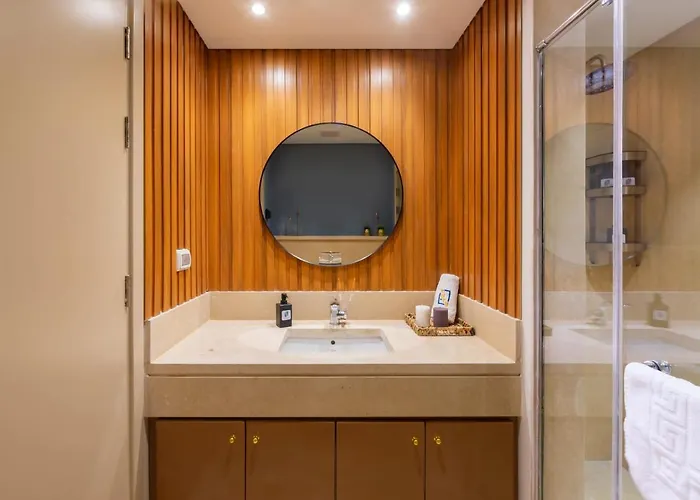 Elegant & Edgy 2 Bedroom W & Pool Mangroovy *
