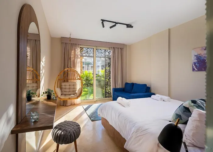 Elegant & Edgy 2 Bedroom W & Pool Mangroovy Appartement